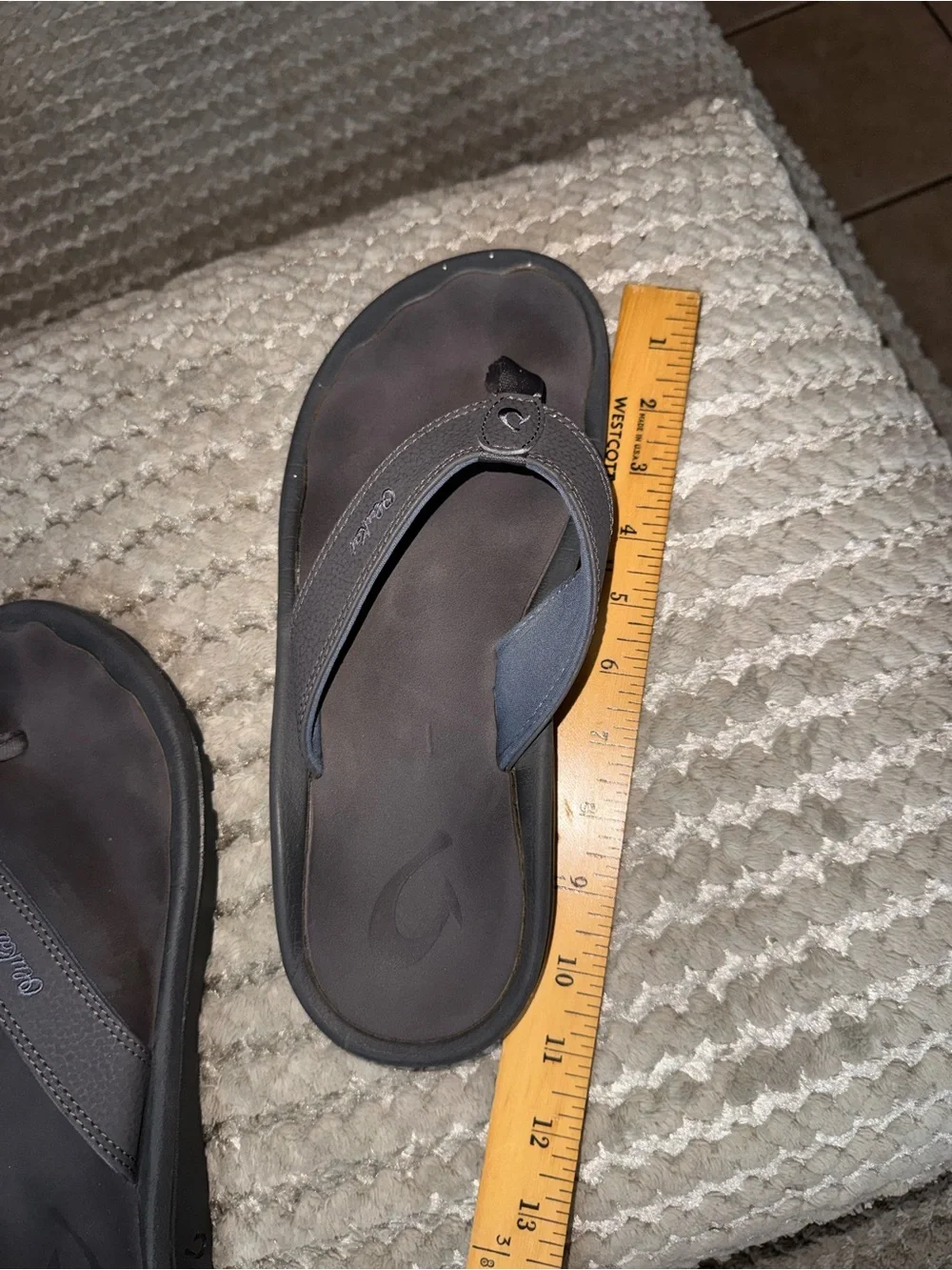 Olukai Men’s sandals size 9.5
